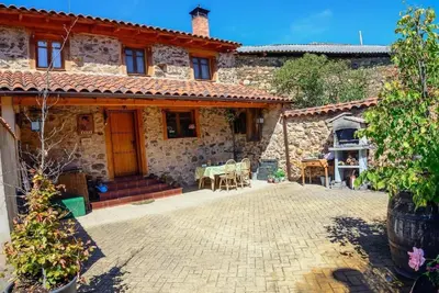Image de Landhaus im Berg von Leon by Interhome