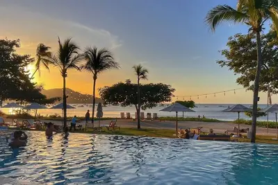 Image de 3 Bdr 2 bath Luxurious Condo, Pool Front