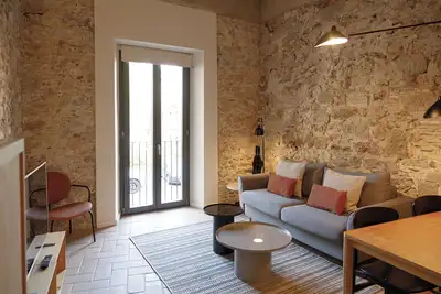 One-Bedroom, spacious and fully equipped apartment with natural light.