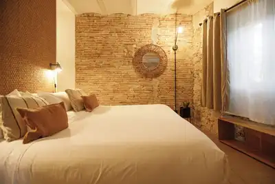 Fully Equipped, Tranquil One-Bedroom Apartment