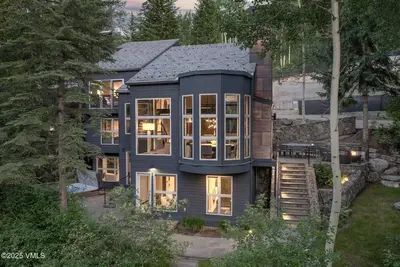 Image de Elevated Alpine Living on the Slopes