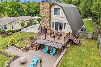 Image de 3-bedroom waterfront cabin with unmatched views and dock on the Tennessee River