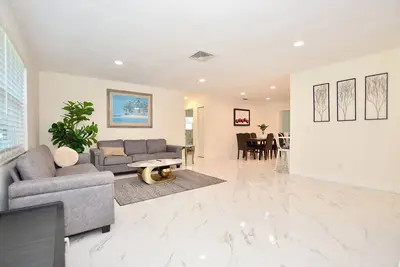 Image de Madison Street Retreat- Fully Renovated 4 Bedroom / 2 Bath with Game Room