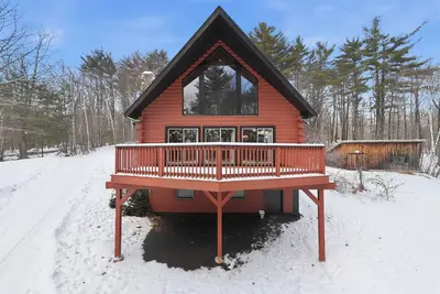 Image de Rustic cabin pets family hiking skiing bring boat cozy