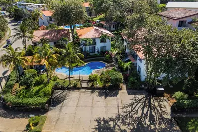 Image de Charming 2br Condo w/ Pool • 1 Block to Coco Beach