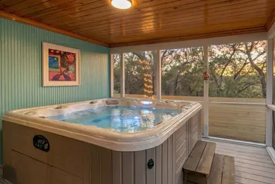 Image de Hot Tub, Screened Porch and Fenced Yard