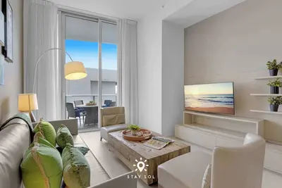 Image de Resort-Style Apt w/ Pool & Private Balcony