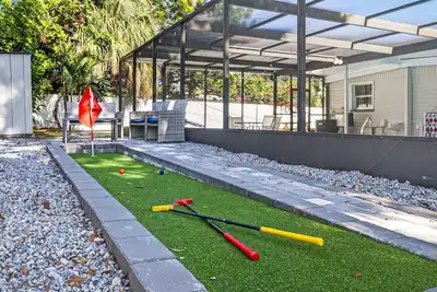 Image de Pool Table, Putting Green & Pool  - Near Beaches