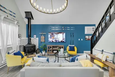 Image de 3 Bedrooms, Sleeps 10, Cozy Poconos Getaway for Families - Game room, firepit