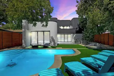 Image de Luxe 4br Retreat, Pool, Sleeps 16, Near Dt Atx