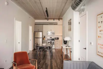 Image de Luxury Designer Loft 202 | River North