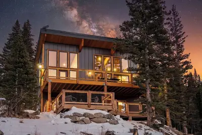 Image de Brand New Retreat, with Epic Views, Hot Tub, and 20min to Breck