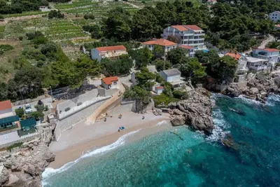 Image de Appartement confortable à Dingac avec vue sur la mer.