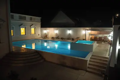 Image de Perfect 7-bedroom villa with indoor and outdoor pools in Belgrade
