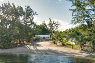 Image de Fully Renovated Oceanfront Home w/ Free Kayaks