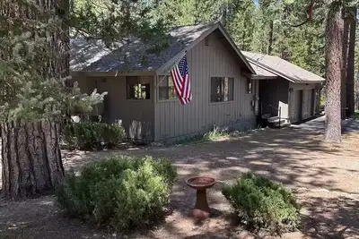 Image de 3-bedroom cabin in Graeagle- Walk to town!