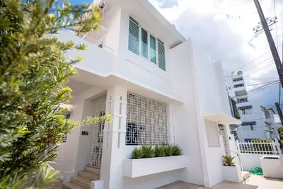 Image de Urban Beach House — Entire Complex (Walk To Beach)
