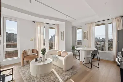 Image de Seren Court by Rove Travel | Cozy Apt w/ Balcony