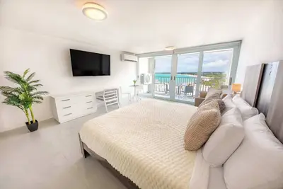 Lux 15th Floor Studio On Beach w/Parking @ Esj