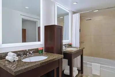 Image de 1/1 Virgin Grand Villas Beachfront Resort, Hot Tub