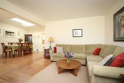 Image de Spacious 3br/2ba home with easy parking