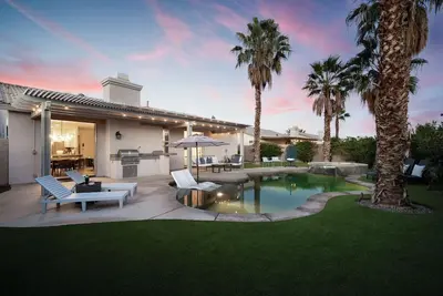 Image de Indio Oasis, 4br2/ba with private backyard Large Pool/Spa