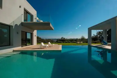 Image de 4br Sea-View Villa • Infinity Pool & Gym
