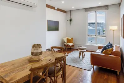 Image de New York Loft | Private Car Park | Walk to Stadium