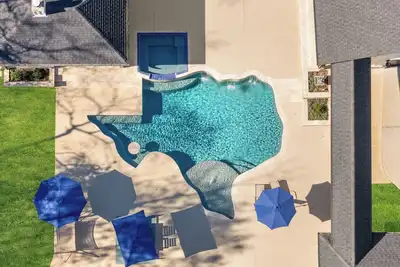 Image de Ultimate World Cup Villa! 5 Br/3. 5 Ba Luxury Estate w/Iconic Texas-Shaped Pool.