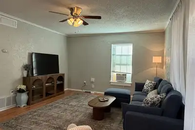 Image de Southern Gardens - Tranquil South Abilene Home