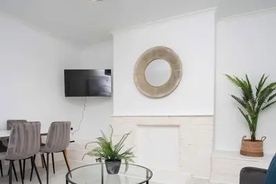 Image de Stylish 3br Apt - Sleeps 5 - Free Parking