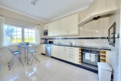 Image de Ground floor apt, 450m from the beach, shared pool, Bbq close to resort