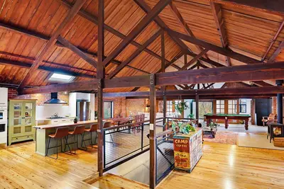 Image de Luxury 4 Bedroom Penthouse in the heart of Bathurst!