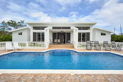 Image de 3-Bed Villa in Sosua Ocean Village – Pool, Guest House, near Santa Fe