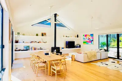 Image de Luxury Coastal Gallery Retreat