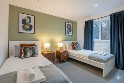 Image de Maison élégante à 4 lits pour 8 personnes avec WiFi et parking Gratuit