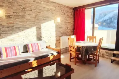 Image de Studio rénové, balcon sud – galerie marchande accessible directement