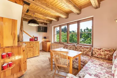 Image de Kiefernwohnung mit Terrasse mit Blick auf den Garten by Interhome