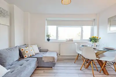 Image de The City Haven - Modern 4br Sleep 10 | Free Parking | Close to town