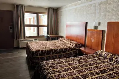 Image de 2 Relaxing Rooms Perfect for Budget Family Vacations Near Devils Lake