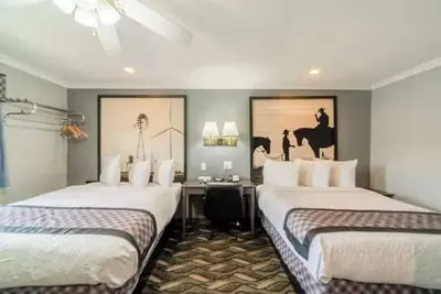 Image de Great for Family or Friends Touring Snyder| 2 Queen Beds Room | Free Parking