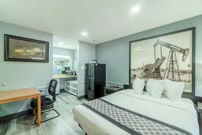 Image de Near Museum, Historic Village & Restaurants | 2 Queen Beds | Free Parking