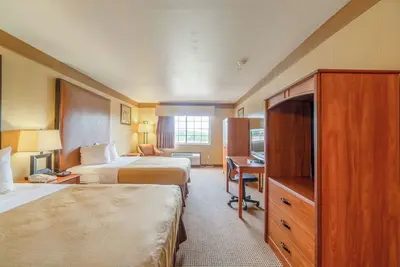 Image de Relax in Three Queen Rooms w/ Private Bath Ideal for Budget Travelers