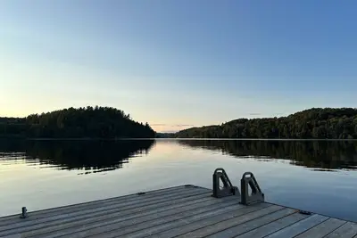 Image de Modern waterfront apartment on Lake Vernon