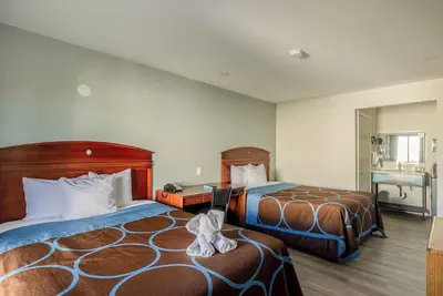 Image de 2 Comfortable Rooms with 2 Queen Beds with Historic Route 66 Vibes for Families