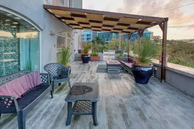 Image de Sea-View Terrace Maisonette, steps from Paceville!