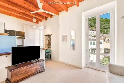 Image de Welcome to Timeless, a welcoming vacation home located in the charming old town of Monterosso, in the heart of the Cinque Terre. Perfect for up to 4 guests, the home offers an intimate and relaxing atmosphere, ideal for experiencing the magic of the Cinqu