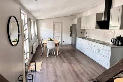 Image de Newly Renovated 2-Bedroom Apartment