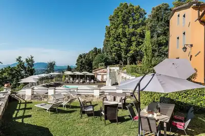 Image de Appartement avec jardin privé surplombant les collines