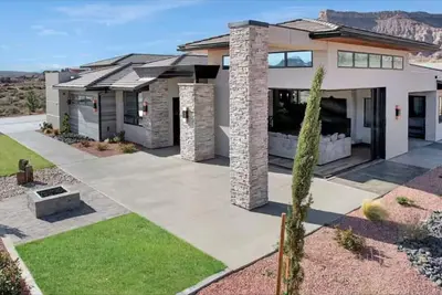 `Zion Luxe` Home in Virgin